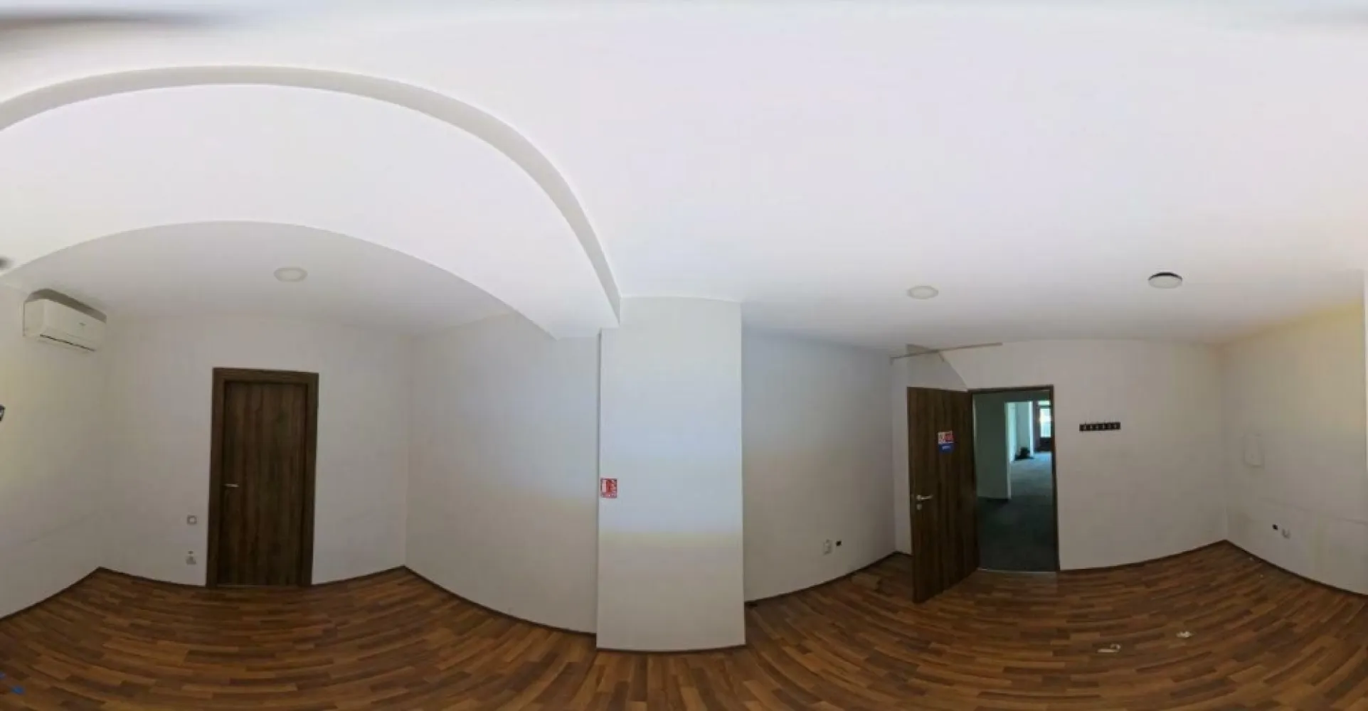 Spatiu Comercial si Depozit de inchiriat BUCURESTI Sos. Mihai Bravu Nr. 327 - Spatiu Comercial stradal, situat pe Sos. Mihai Bravu Nr. 327, Bl. 54, parter, potrivit pentru orice afacere, avand si depozit. Pretul include TVA! COMISION 0% Direct de la proprietar! Utilitati: - Apa, canalizare - Instalatie electrica Suprafata Construita: 235,3 mp Suprafata Utila: 157 mp Contactează-ne pentru mai multe informaţii şi pentru a programa o vizionare.