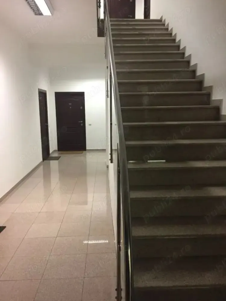 Apartament 2 camere zona Herastrau - Apartament 2 camere 40 mp, complet mobilat, utilat, parter, terasa 35 mp, 800 euro plus taxe declarare contract, loc de parcare si boxa subteran incluse, in blocul cu copacei deasupra. Fara animale de companie, de preferat nefumator.