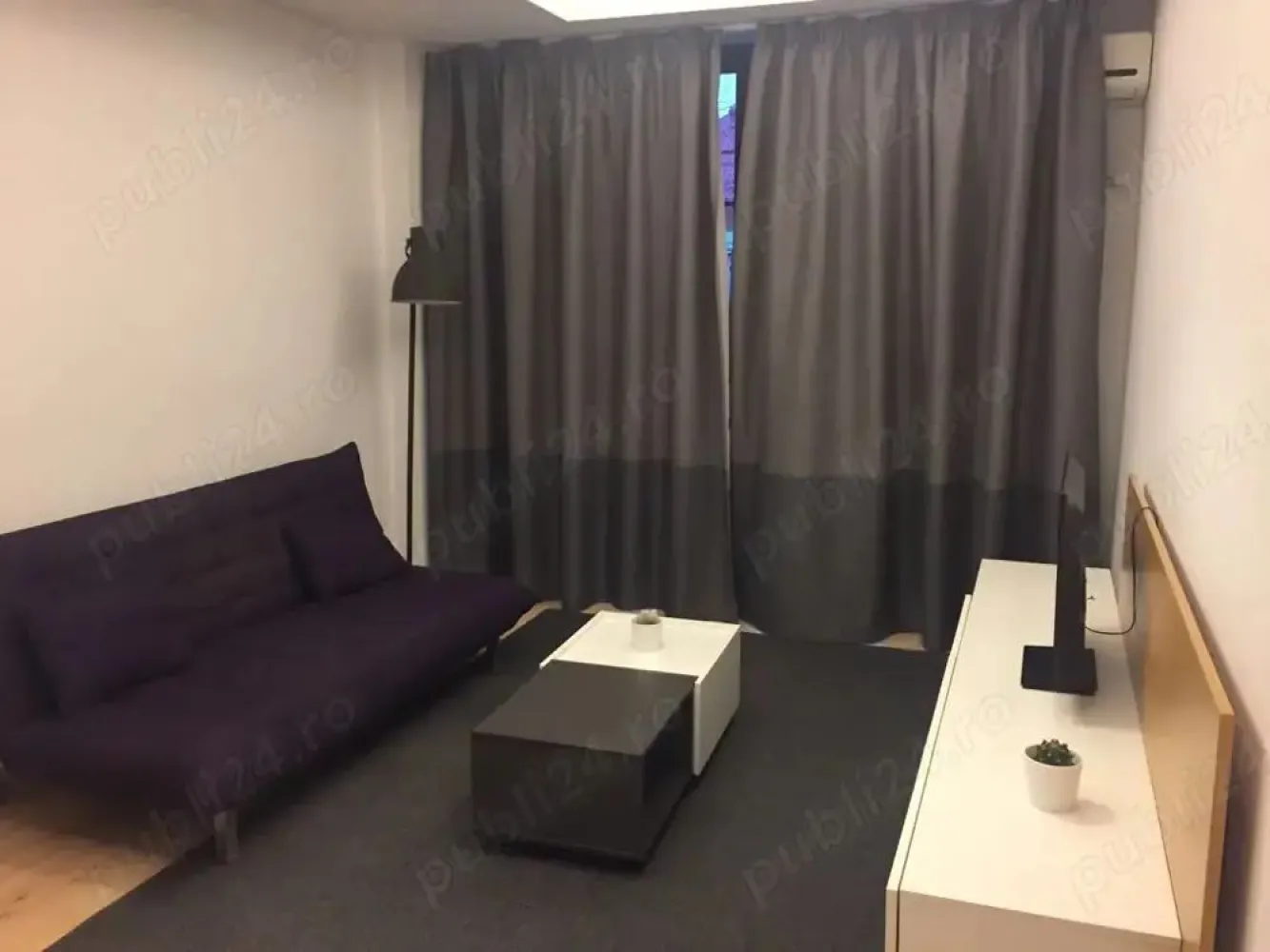 Apartament 2 camere zona Herastrau - Apartament 2 camere 40 mp, complet mobilat, utilat, parter, terasa 35 mp, 800 euro plus taxe declarare contract, loc de parcare si boxa subteran incluse, in blocul cu copacei deasupra. Fara animale de companie, de preferat nefumator.