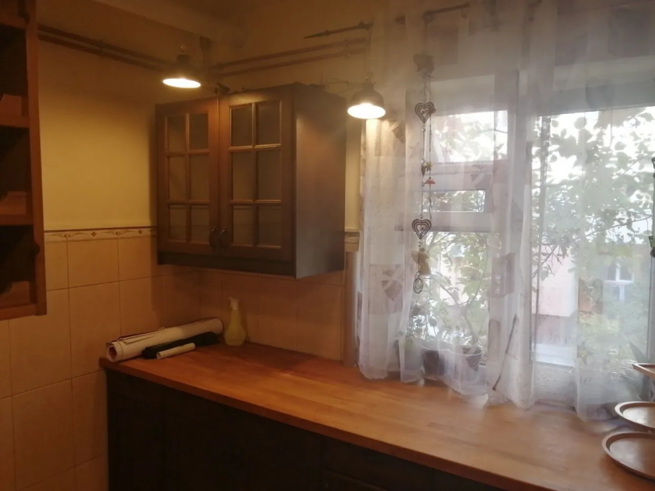Ap de închiriat 2 cam - Ofer spre închiriere ap 2cam confort 1 la preț de 400 Euro, et 1, complect mobilat și utilat, centrala proprie, mașină spălat vase, aer condiționat, scara liniștită, bloc înconjurat de centre comerciale, 10 min de piață Unirii. Solicit garanție 2 luni! Doar închirieri pe termen lung!