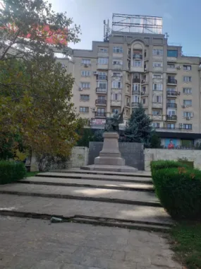 Închiriez apartament 5 camere, Piața Unirii-FÂNTÂNI
