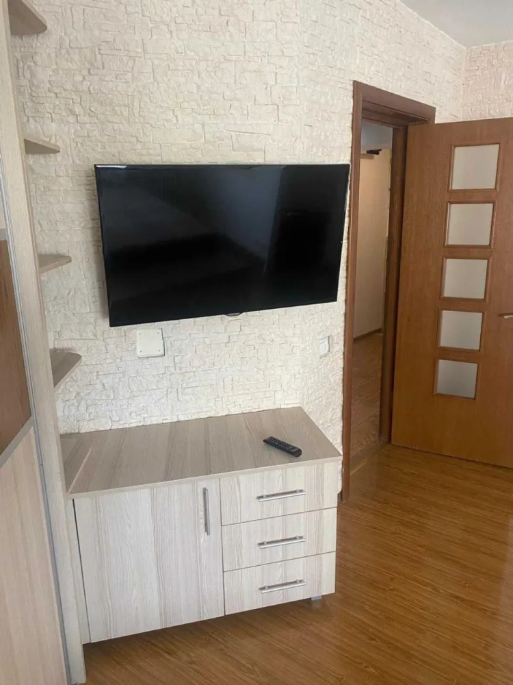 Ap 2 camere, Unirii, Centrul Vechi și pentru birou. - Inchiriem ap. 2 camere, decomandat, 80 mp, mobilat, utilat, centrala termica, baie cu cada, 2 grupuri sanitare, multiple spatii de depozitare, central, 2 min metrou, parc. PIata Unirii, Centrul vechi, Centrul Istoric. Poate fi folosit si ca birou - receptie si 2 birouri.