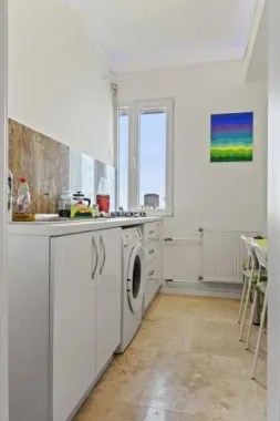 BRASADAS vinde Studio Lux Etaj 9/9 40mp Piata Romana.