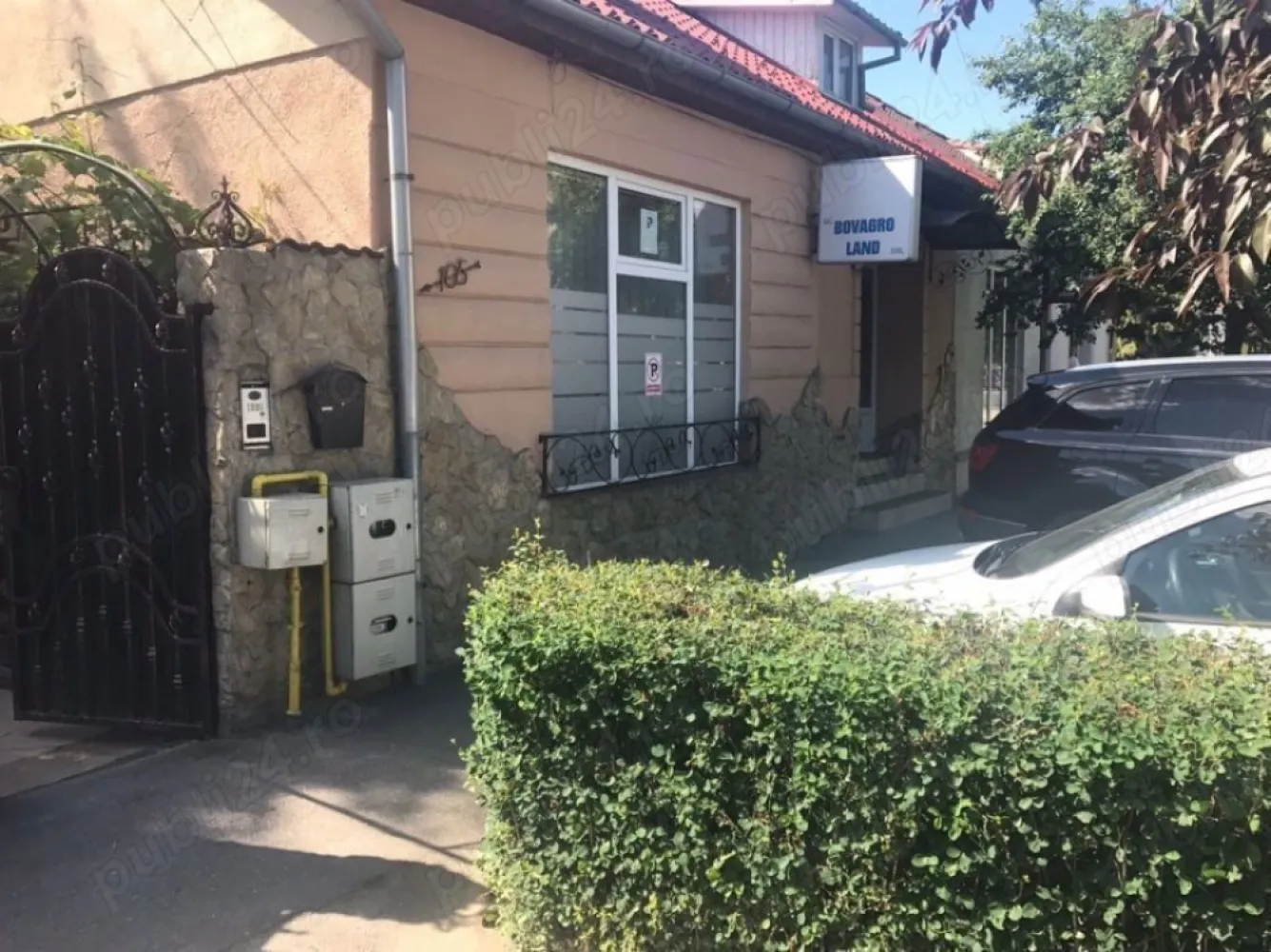BRASADAS vinde casa individuala Lucian Blaga. - Agenția imobiliara BRASADAS vinde 2 case în suprafață de 180 m, respectiv 120 m și 2 spații comerciale de 160 m, respectiv 105 m , teren 1300 m, pe Bld. Lucian Blaga. Pentru mai multe oferte accesați www.brasadas.com.