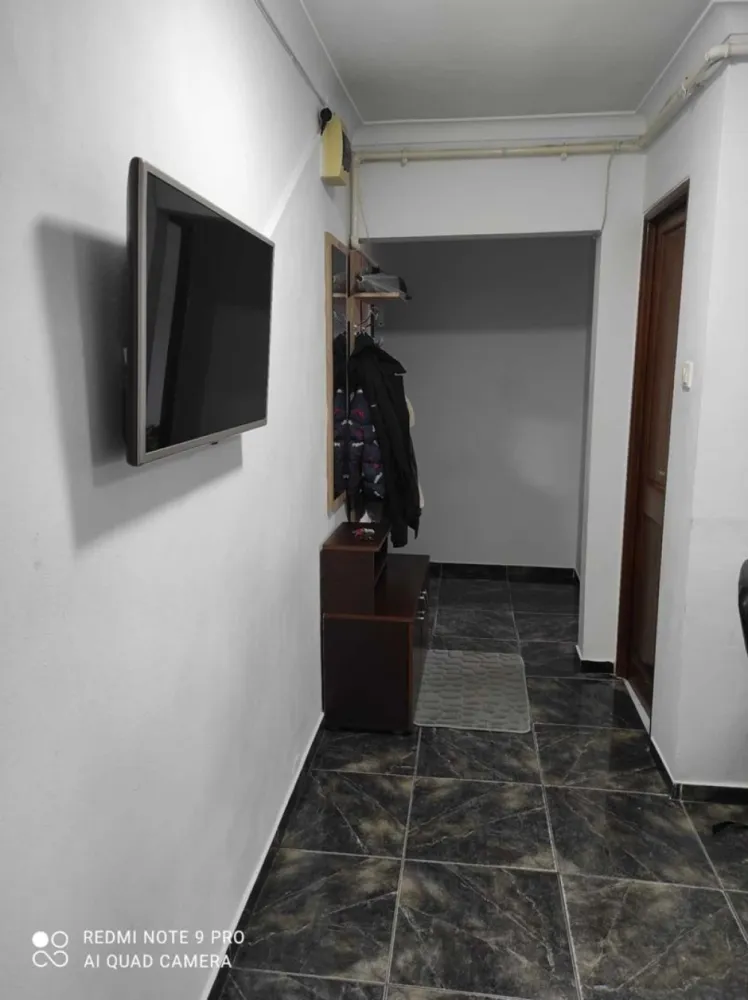 BRASADAS vinde ap 3 camere etajul 3/4.