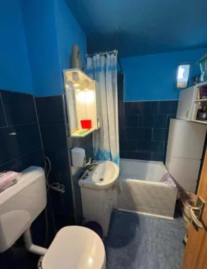 BRASADAS vinde ap 3 cam etaj 4/4 în Micro 17.