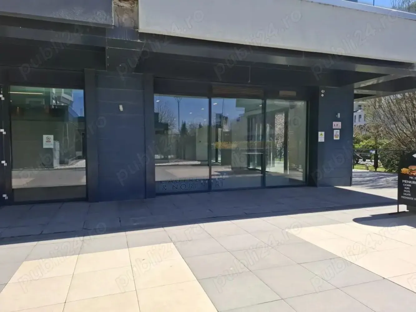 BRASADAS închiriază Sp Com UpGround integral/parțial - Agenția imobiliara BRASADAS închiriază spatiu comercial cu potential exceptional, perfect pozitionat pentru vizibilitate maxima. Cu o suprafata generoasa si o configuratie deschisa, acest spatiu ofera flexibilitatea de a fi utilizat integral sau adaptat in doua zone distincte, conform viziunii si nevoilor tale. - Suprafata: 316 mp, cu posibilitate de compartimentare. - Pret: 27 mp (negociabil). - Se poate inchiria integral sau partial. - Vizibilitate remarcabila: Situat pe Strada Fabrica de Glucoza, intr-o zona intens circulata. Pentru mai multe oferte accesați www.brasadas.com.
