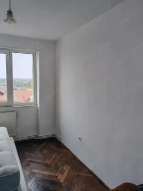 BRASADAS vinde ap cu 3 cam etaj 4/4 pe Drumul Botizului