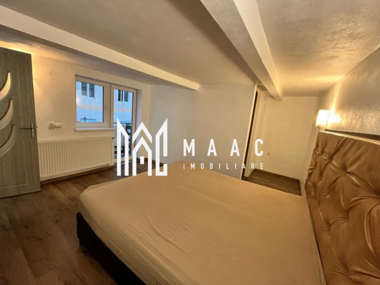 BLACK FRIDAY - Apartament 2 camere | 39 MPU | Broscarie - BLACK FRIDAY - Profită de cea mai bună perioadă din an pentru a deveni proprietar! Reducere de 1,500 euro Pret vechi - 59,990 euro Pret promotional - 58,490 euro MAAC Imobiliare vă propune spre vânzare un apartament modern pe doua nivele, situat in zona Broscarie. Caracteristici proprietate: Compartimentare: Living cu bucătărie open space Dormitor cu baie proprie Baie separată pentru oaspeți Stare: Se vinde complet mobilat și utilat, gata de locuit. Avantaje: Poziționare excelentă, cu acces facil la mijloace de transport, magazine și alte facilități. Confort și intimitate: Dormitorul beneficiază de baie proprie, oferind un plus de confort. Pentru mai multe detalii și pentru programarea unei vizionări, vă rugăm să specificați ID-ul anunțului: CP2199153 }}