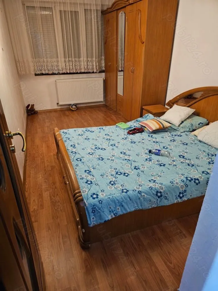 BRASADAS vinde ap 3 cam etaj 4/4. - Agenția Imobiliara BRASADAS vinde apartament cu 3 camere pe Closca la etajul 4/4, mobilat + electrocasnice beci, termopane. Pentru mai multe oferte accesați www.brasadas.com.