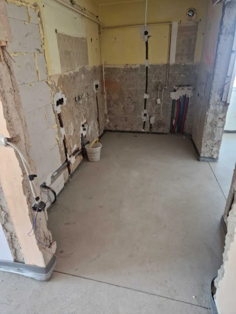 BRASADAS vinde ap 3 cam etaj 4/10 pe Calea Traian. - Agenția imobiliara BRASADAS vinde apartament cu 3 camere pe Calea Traian la etaju 4 din 10. Incalzire in partosea si instalati noi. Pentru mai multe oferte accesați www.brasadas.com.