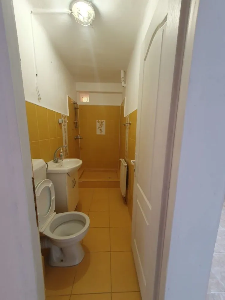 BRASADAS vinde ap 2 cam 38mp etaj 3/3 Lucaciu - Agenția imobiliara BRASADAS vinde apartament cu 2 camere semidecomandat situat pe strada Vasile Lucaciu 2 camere, bucătărie, baie. Bloc de caramida, termopane, gresie, microcentrala defectă. Pentru mai multe oferte accesați www.brasadas.com.
