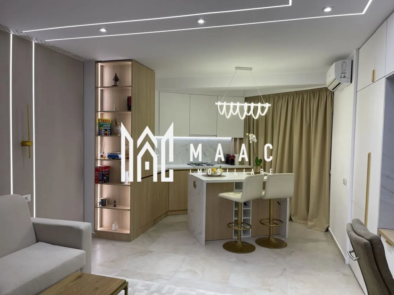 Garsonieră | 35MPU | 2 locuri de parcare | Doamna Stanca - MAAC Imobiliare vă propune spre inchiriere o garsonieră elegantă, complet mobilată și utilată, situată în prestigiosul complex rezidențial Evolution Apartments – un ansamblu modern, sigur și liniștit, ideal pentru locuire sau investiție. Detalii proprietate: Suprafață utilă: 35 mp Terasă: 5,42 mp, placată cu gresie Etaj: 1 Parcare: 2 locuri private, fiecare dotat cu blocator Boxă: 5 mp Finisaje și dotări premium: Încălzire în pardoseală cu centrală termică proprie Tâmplărie cu geam tripan (3 foi de sticlă) Aparat de aer condiționat Ușă Porta Doors Hide, design modern Gresie, faianță și obiecte sanitare de calitate superioară Electrocasnice incluse: Smart TV 165 cm Combina frigorifică Cuptor electric și plită încorporate Cuptor cu microunde Mașină de spălat vase Mașină de spălat haine cu uscător Chiuvetă dublă în baie Mobilier și confort: Mobilier de lux realizat la comandă Multiple spații de depozitare integrate Canapea Mimosa Pentru mai multe detalii sau pentru a programa o vizionare, vă rugăm să ne contactați. Specificați ID-ul CP2781215. }}