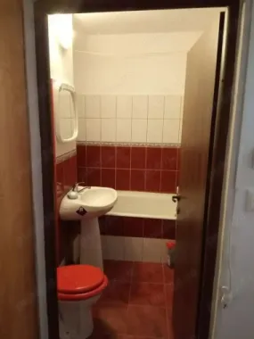 BRASADAS vinde ap 2 cam etaj 3/10 Centru Nou.