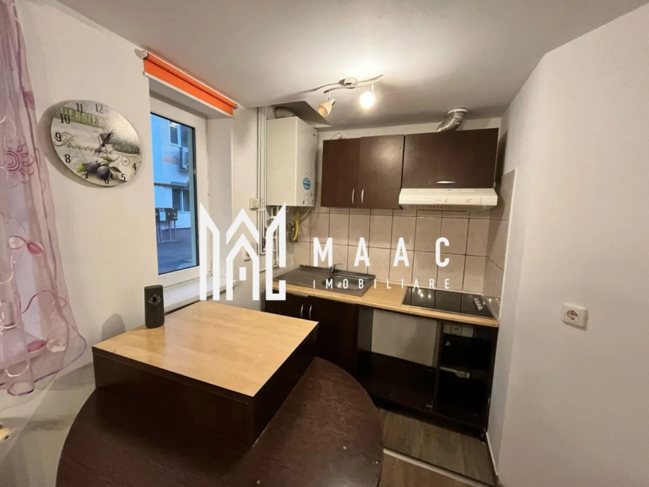 BLACK FRIDAY - Apartament 2 camere | 39 MPU | Broscarie - BLACK FRIDAY - Profită de cea mai bună perioadă din an pentru a deveni proprietar! Reducere de 1,500 euro Pret vechi - 59,990 euro Pret promotional - 58,490 euro MAAC Imobiliare vă propune spre vânzare un apartament modern pe doua nivele, situat in zona Broscarie. Caracteristici proprietate: Compartimentare: Living cu bucătărie open space Dormitor cu baie proprie Baie separată pentru oaspeți Stare: Se vinde complet mobilat și utilat, gata de locuit. Avantaje: Poziționare excelentă, cu acces facil la mijloace de transport, magazine și alte facilități. Confort și intimitate: Dormitorul beneficiază de baie proprie, oferind un plus de confort. Pentru mai multe detalii și pentru programarea unei vizionări, vă rugăm să specificați ID-ul anunțului: CP2199153 }}