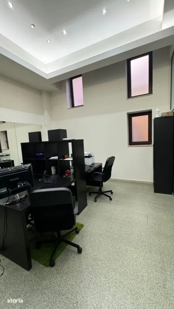 BRASADAS închiriază Birouri PREMIUM Ultracentral PARCARE. - Agenția imobiliara BRASADAS închiriază Spații cu destinația de BIROURI amplasate într-o locație ultracentrală la parterul unei clădiri de birouri cu finisaje premium și propria curte și locuri de parcare. Total birouri - 180 mp; Spațiile se află in proximitatea Hotel Novotel, la o distanta de 600 m de statia de metrou “Universitate”.   Spațiile beneficiază de finisaje premium și de locuri de parcare proprii, fiind singura clădire din zonă cu această facilitate. Facilități clădire :-Sistem control acces pentru curte și poartă-Supraveghere Video-Locuri de ParcareParticularități spațiu:-Grupuri sanitare proprii-Kitchinetă proprie-Sistem incălzire pe gaz (centrală pe clădire)-Sistem răcire electric (Chiller pt clădire)- Pretabil pentru clinica medicala/stomatologica, cladirea avand in prezent specializarea de spatii pentru wellness.Adresa exactă este str. Matei Millo nr 9, sector 1, Bucuresti. Pentru mai multe oferte accesați www.brasadas.com