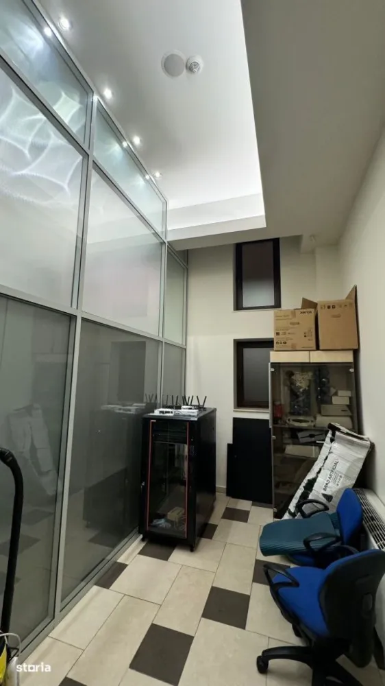 BRASADAS închiriază Birouri PREMIUM Ultracentral PARCARE. - Agenția imobiliara BRASADAS închiriază Spații cu destinația de BIROURI amplasate într-o locație ultracentrală la parterul unei clădiri de birouri cu finisaje premium și propria curte și locuri de parcare. Total birouri - 180 mp; Spațiile se află in proximitatea Hotel Novotel, la o distanta de 600 m de statia de metrou “Universitate”.   Spațiile beneficiază de finisaje premium și de locuri de parcare proprii, fiind singura clădire din zonă cu această facilitate. Facilități clădire :-Sistem control acces pentru curte și poartă-Supraveghere Video-Locuri de ParcareParticularități spațiu:-Grupuri sanitare proprii-Kitchinetă proprie-Sistem incălzire pe gaz (centrală pe clădire)-Sistem răcire electric (Chiller pt clădire)- Pretabil pentru clinica medicala/stomatologica, cladirea avand in prezent specializarea de spatii pentru wellness.Adresa exactă este str. Matei Millo nr 9, sector 1, Bucuresti. Pentru mai multe oferte accesați www.brasadas.com