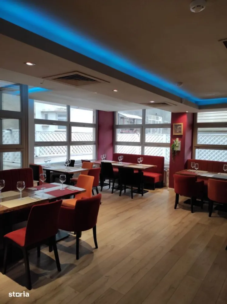 BRASADAS vinde - Afacere la cheie - Restaurant. - Agenția imobiliara BRASADAS vinde restaurant deschis in zona centrala din Bucuresti de 8 ani de zile, cu toate dotarile la cheie, functional si cu un brand cunoscut pe piata. Se poate prelua cu firma, cu toate autorizatiile la zi, inclusiv negatie ISU. Prin aceasta firma s-a derulat numai activitatea restaurantului. Locatia este la 300m de metrou Piata Victoriei. Spatiul este recent renovat, dispune de mobilier (60 de locuri interior si 40 exterior), echipamente profesionale (bucatarie si bar), terasa inchisa cu o copertina retractabila. Restaurantul are activitate de catering prin parteneriat cu platforma Bolt. Descrierea restaurantului:- datele financiare se pot furniza la cerere-contract chirie pentru spatiu valabila inca 3 ani, cu chirie avantajoasa-preluare a tuturor echipamentelor si dotarile din bucatarie si din bar - frigidere, congelatoare, masa calda, mese reci, friteuze, cuptoare, abitatoare, masini de spalat profesionale (vase si pahare), masina de gheata, espressor, blendere, mese de lucru, vesela-preluare echipamente si dotari din saloane - sistem POS, sistem supraveghere, mobilier interior si exterior, vitrine Avantaje:- clientela deja formata, dupa 8 ani de functionare- posibilitate preluare imediata- afacere la cheie fara investitie suplimentara- pagina de Google cu rating 4.7/ 2000 recenzii- nr. 1 pe Tripadvisor de 7 ani de zile pentru categoria relevanta- marca inregistrata- platforma de comenzi online. Pentru mai multe oferte accesați www.brasadas.com.
