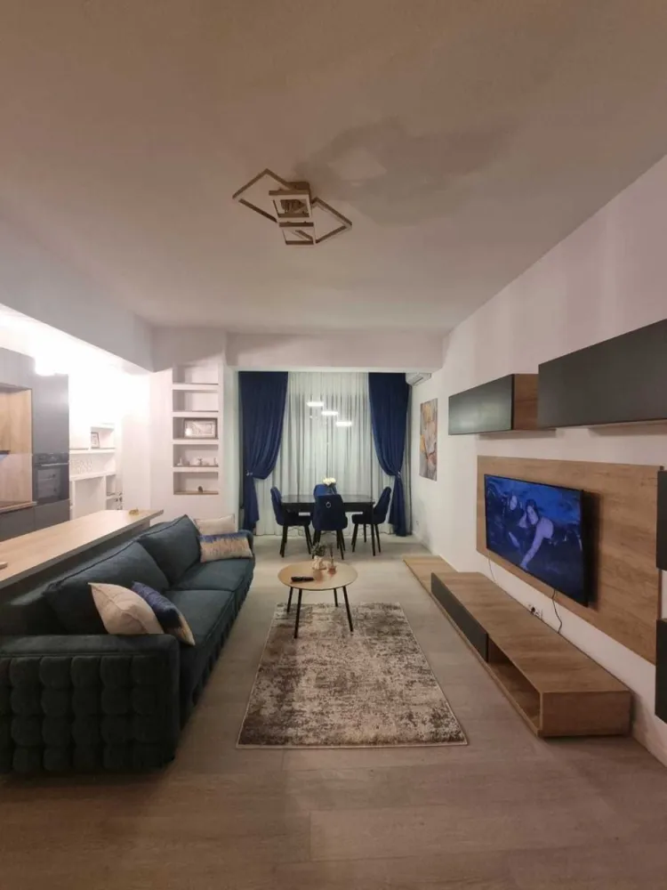 BRASADAS închiriază Ap 2 Cam 63mp Et6/7 PARCARE 2024 Marriot - Agenția imobiliara BRASADAS închiriază apartament cu 2 camere, complet mobilat si utilat in Marriot. Apartamentul are o suprafata de 63 mp si se afla la ETAJUL 5/7 intr-un bloc finalizat in anul 2024. Imobilul este mobilat in stil modern si utilat pentru mutarea imediata, dotat atat cu toate electrocasnicele necesare (frigider incorporabil, masina de spalat vase, plita electrica, cuptor incorporabil, cuptor cu microunde, fierbator apa, prajitor paine, aparat de facut cafea, masina de spalat rufe, 2 aere conditionate, 2 televizoare smart TV) cat si cu obiectele necesare in bucatarie ( vesela, pahare, tacamuri, etc). Apartamentul are un balcon generos, amenajat si inchis cu geamuri termopan. Loc de parcare subteran inclus in pret. Pentru mai multe oferte accesați www.brasadas.com.