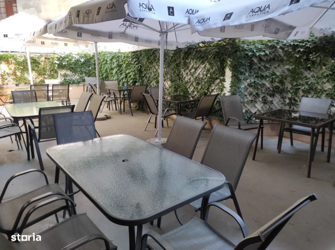 BRASADAS vinde - Afacere la cheie - Restaurant. - Agenția imobiliara BRASADAS vinde restaurant deschis in zona centrala din Bucuresti de 8 ani de zile, cu toate dotarile la cheie, functional si cu un brand cunoscut pe piata. Se poate prelua cu firma, cu toate autorizatiile la zi, inclusiv negatie ISU. Prin aceasta firma s-a derulat numai activitatea restaurantului. Locatia este la 300m de metrou Piata Victoriei. Spatiul este recent renovat, dispune de mobilier (60 de locuri interior si 40 exterior), echipamente profesionale (bucatarie si bar), terasa inchisa cu o copertina retractabila. Restaurantul are activitate de catering prin parteneriat cu platforma Bolt. Descrierea restaurantului:- datele financiare se pot furniza la cerere-contract chirie pentru spatiu valabila inca 3 ani, cu chirie avantajoasa-preluare a tuturor echipamentelor si dotarile din bucatarie si din bar - frigidere, congelatoare, masa calda, mese reci, friteuze, cuptoare, abitatoare, masini de spalat profesionale (vase si pahare), masina de gheata, espressor, blendere, mese de lucru, vesela-preluare echipamente si dotari din saloane - sistem POS, sistem supraveghere, mobilier interior si exterior, vitrine Avantaje:- clientela deja formata, dupa 8 ani de functionare- posibilitate preluare imediata- afacere la cheie fara investitie suplimentara- pagina de Google cu rating 4.7/ 2000 recenzii- nr. 1 pe Tripadvisor de 7 ani de zile pentru categoria relevanta- marca inregistrata- platforma de comenzi online. Pentru mai multe oferte accesați www.brasadas.com.