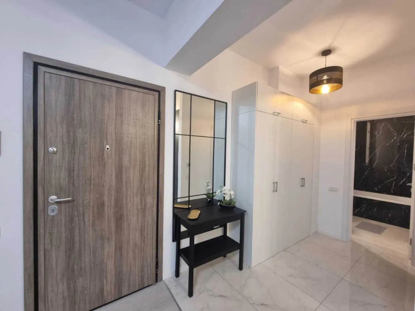 BRASADAS închiriază Ap 2 Cam 63mp Et6/7 PARCARE 2024 Marriot - Agenția imobiliara BRASADAS închiriază apartament cu 2 camere, complet mobilat si utilat in Marriot. Apartamentul are o suprafata de 63 mp si se afla la ETAJUL 5/7 intr-un bloc finalizat in anul 2024. Imobilul este mobilat in stil modern si utilat pentru mutarea imediata, dotat atat cu toate electrocasnicele necesare (frigider incorporabil, masina de spalat vase, plita electrica, cuptor incorporabil, cuptor cu microunde, fierbator apa, prajitor paine, aparat de facut cafea, masina de spalat rufe, 2 aere conditionate, 2 televizoare smart TV) cat si cu obiectele necesare in bucatarie ( vesela, pahare, tacamuri, etc). Apartamentul are un balcon generos, amenajat si inchis cu geamuri termopan. Loc de parcare subteran inclus in pret. Pentru mai multe oferte accesați www.brasadas.com.
