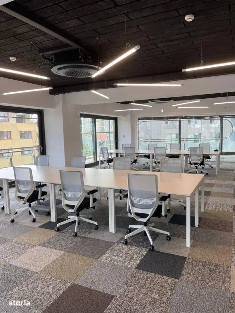 BRASADAS închiriază Office in imobil ultramodern, Unirii - Agenția imobiliara BRASADAS închiriază penthouse pentru office, open space, modern, luminos, in cladire noua, clasa superioara de confort. Sistem de ventilatie naturala, independent de restul cladirii. Incalzire in pardoseala. Contorizare separata a consumului de energie si apa. Sistem de control acces. Pretul include mentenanta spatiilor comune. Chiriasul va mai achita doar consumul propriu de energie electrica, apa, contorizate individual respectiv, salubritate. Zona ultracentrala in apropierea celui mai important nod al mijloacelor de transport in comun din Bucuresti (Piata Unirii) si in vecinatatea celor mai importante zone de interes public (Tribunalul Bucuresti, Biblioteca Centrala, centrul comercial Unirea, centrul istoric al Bucurestiului, Palatul Parlamentului). Structural, spatiul permite compartimentarea si dotarea in functie de activitatea specifica desfasurata. Structura de rezistenta metalica, cladirea este prevazuta cu doua ascensoare cu o capacitate de 6 persoane fiecare. Spatiul poate fi preluat mobilat. Se adauga tva. Pentru mai multe oferte accesați www.brasadas.com