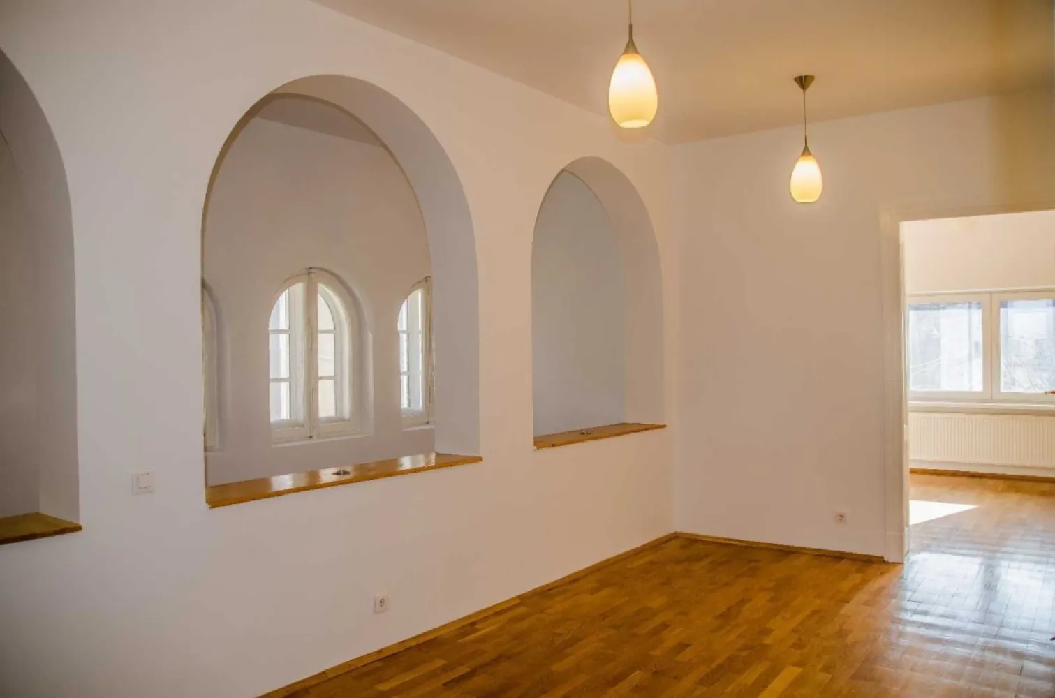 Inchiriere duplex Kiseleff, vila, et 1+mansarda, 160mp, 2800 euro/luna - Inchiriere duplex vila, Aviatorilor, adecvat birouri/locuinta, suprafata utila 160 mp, 6 camere, 3 bai, 1 bucatarie; et 1 - suprafata utila 100 mp, 5 camere, 2 bai, 1 bucatarie; mansarda - suprafata utila 60 mp, 1 camera mare, o baie; bucatarie si bai utilate complet, igienizat si zugravit complet, intrare separata, locuri de parcare, 2800 euro/luna negociabil, tel.07******42 Eliema Invest