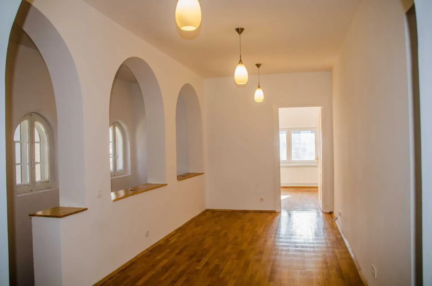 Inchiriere duplex Kiseleff, vila, et 1+mansarda, 160mp, 2800 euro/luna - Inchiriere duplex vila, Aviatorilor, adecvat birouri/locuinta, suprafata utila 160 mp, 6 camere, 3 bai, 1 bucatarie; et 1 - suprafata utila 100 mp, 5 camere, 2 bai, 1 bucatarie; mansarda - suprafata utila 60 mp, 1 camera mare, o baie; bucatarie si bai utilate complet, igienizat si zugravit complet, intrare separata, locuri de parcare, 2800 euro/luna negociabil, tel.07******42 Eliema Invest