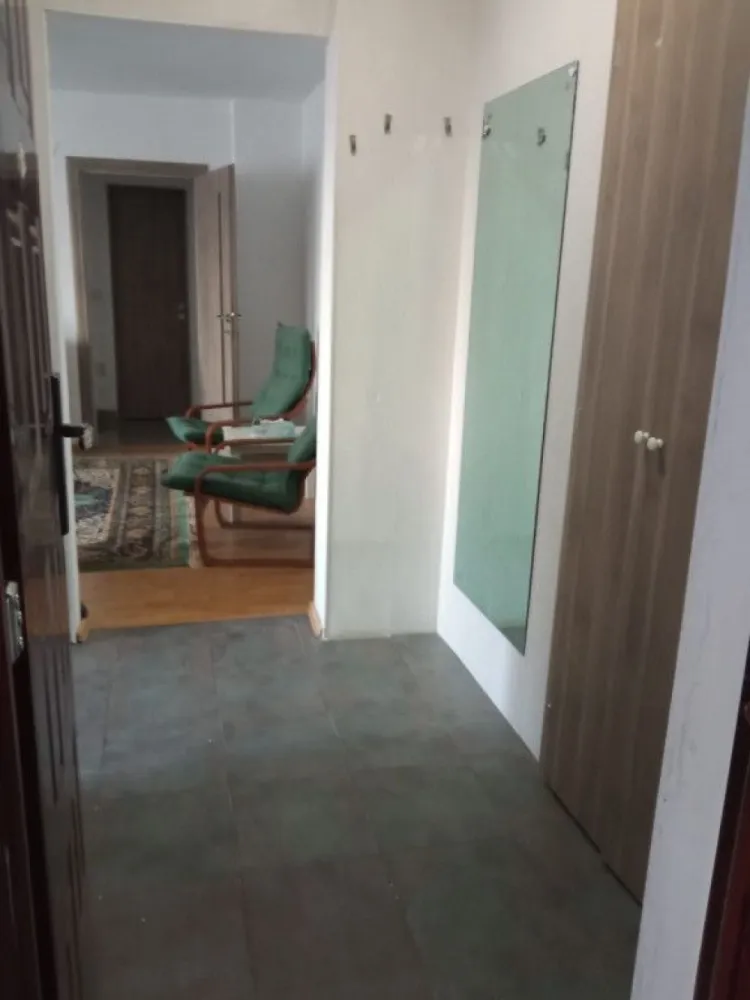 Inchiriez apartament zona Unirii,, Parcul Tineretului - Inchiriez apartament situat pe Bd. Dimitrie Cantemir, mobilat complet cu aragaz, cuptor, frigider, cuptor cu microunde, aer conditionat, balcon, proaspat renovat. Apartamentul este foarte aproape de Piata Unirii la 3 min. de mers pe jos pana la statia de metrou Unirii si la 7 min. de mers pe jos pana la statia de metrou Tineretului. Acest apartament are vedere pe partea din spate a bulevardului deci chiar daca este situat intr-o zona centrala aglomerata beneficiati de liniste in timpul zilei si al noptii. Apartamentul este dotat cu contoare pentru apa rece/calda, contoare pentru caldura si curent, deci platiti doar cat consumati. La doar 2 min. de mers pe jos aveti magazine Profi, Mega Image etc chiar si Dristor Kebap plus alte restaurante. Ofer dar si cer seriozitate! Pentru mai multe informatii va stau la dispozitie DOAR telefonic.
