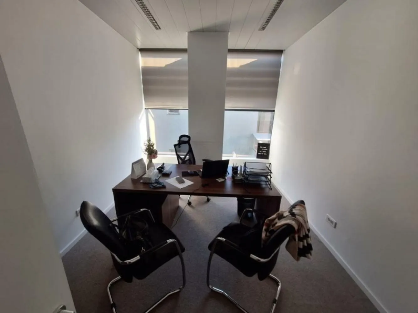 Inchiriere spatiu birouri One Herastrau Office - Ofer spre inchiriere spatiu pentru birouri in cladirea One Herastrau Office cu urmatoarele specificatii: Suprafata birou: 246.53 mp; Suprafata terasa: 8.28 mp; Chirie birouri: 14.2 eur + TVA; Chirie terasa: 7.44 eur. Service charge-ul este de 3.88 EUR + TVA/mp.