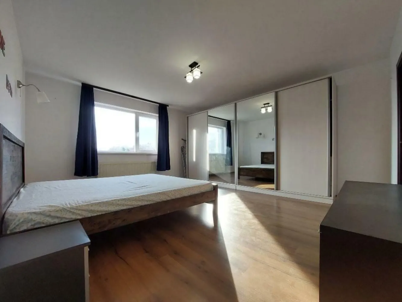 Ag BRASADAS vinde ap 2 cam et 1/2 71mp 2015 Pantelimon. - Ag BRASADAS vinde apartament cu doua camere, construit in 2015, SPATIOS si LUMINOS, 2 bai, mobilat, utilat, aer conditionat, centrala proprie, 71mp. situat la etajul 1/2 în zona Pantelimon. Living, bucatarie, dormitor si baie, hol si baie, balcon inchis. Acces imediat la Lidl, Mega Image. Pentru mai multe oferte accesați www.brasadas.com.