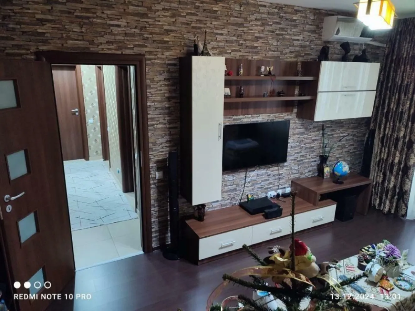 Ag BRASADAS vinde ap 2 cam Confort Urban Rahova. - Agenția BRASADAS vinde apartament cu 2 camere DECOMANDAT, Confort Urban Rahova , 54 mp. la etajul 1, cu doua balcoane închise, centrala termica proprie, aer condiţionat, Smart wifi, tapet decorativ. Apartamentul se vinde mobilat şi utilat. In apropiere sunt scoli, grădiniţe, hipermarketuri. Staţia de autobuz 117 este vis a vis de bloc. Pentru mai multe oferte accesați www.brasadas.com.