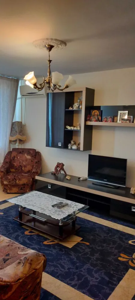 Ag BRASADAS vinde apt 4 cam etaj 4/4 Berceni Sect 4. - Agenția BRASADAS vinde apartament cu 4 camere, etaj 4/4, fără probleme la terasă, complet decomandat, 2 băi, balcon tip logie, mobilat, utilat, vedere mixtă (față-spate),situat in zona Berceni, Pentru mai multe oferte accesați www.brasadas.com.