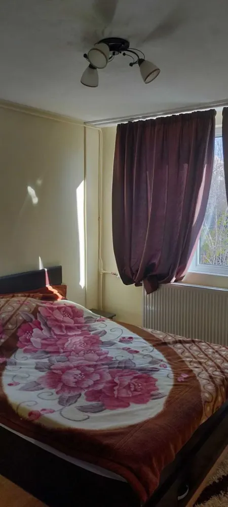 Ag BRASADAS vinde apt 4 cam etaj 4/4 Berceni Sect 4. - Agenția BRASADAS vinde apartament cu 4 camere, etaj 4/4, fără probleme la terasă, complet decomandat, 2 băi, balcon tip logie, mobilat, utilat, vedere mixtă (față-spate),situat in zona Berceni, Pentru mai multe oferte accesați www.brasadas.com.