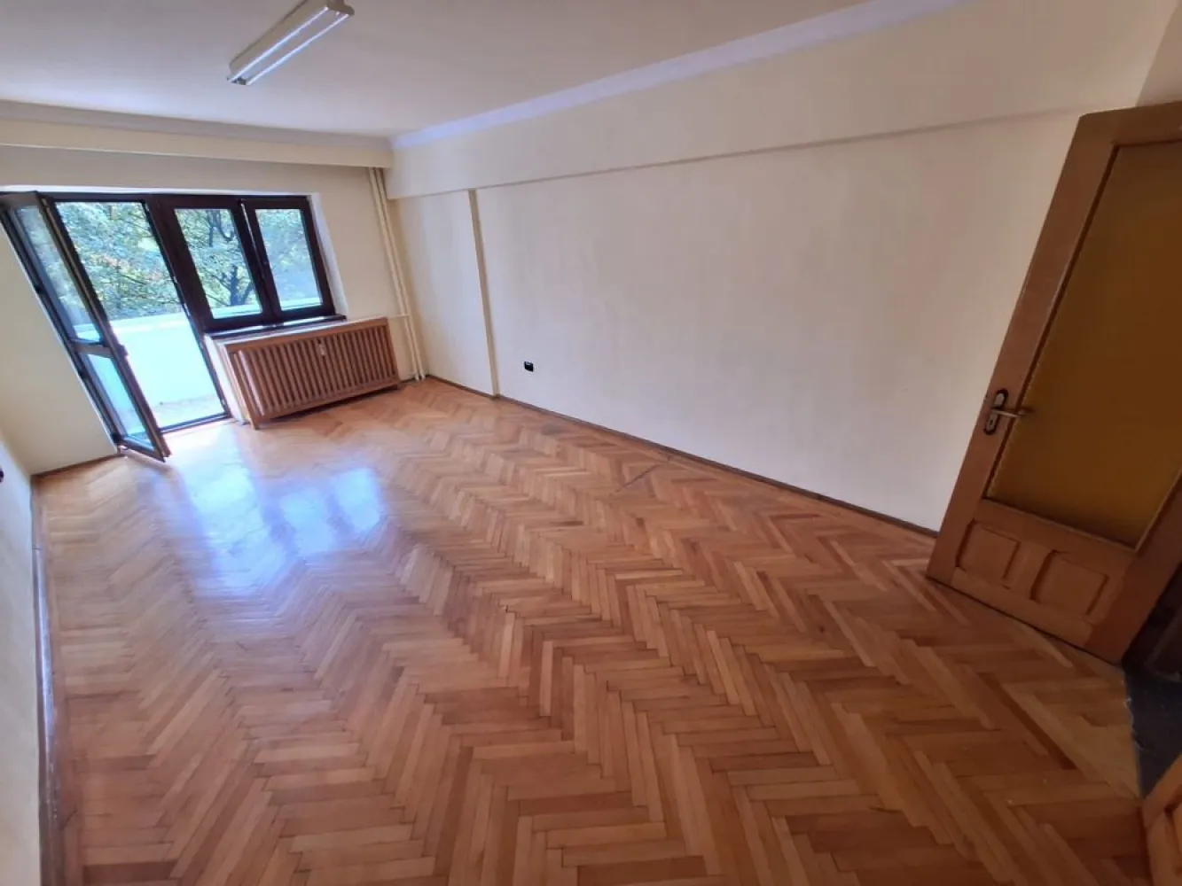 Apartament 2 camere , 81 mp - Închiriere apartament 2 camere Bulevardul Unirii stradal, etajul 1, decomandat, suprafață 81 mp, nemobilat, ideal sediu, birou, locuință, preț închiriere 600 euro