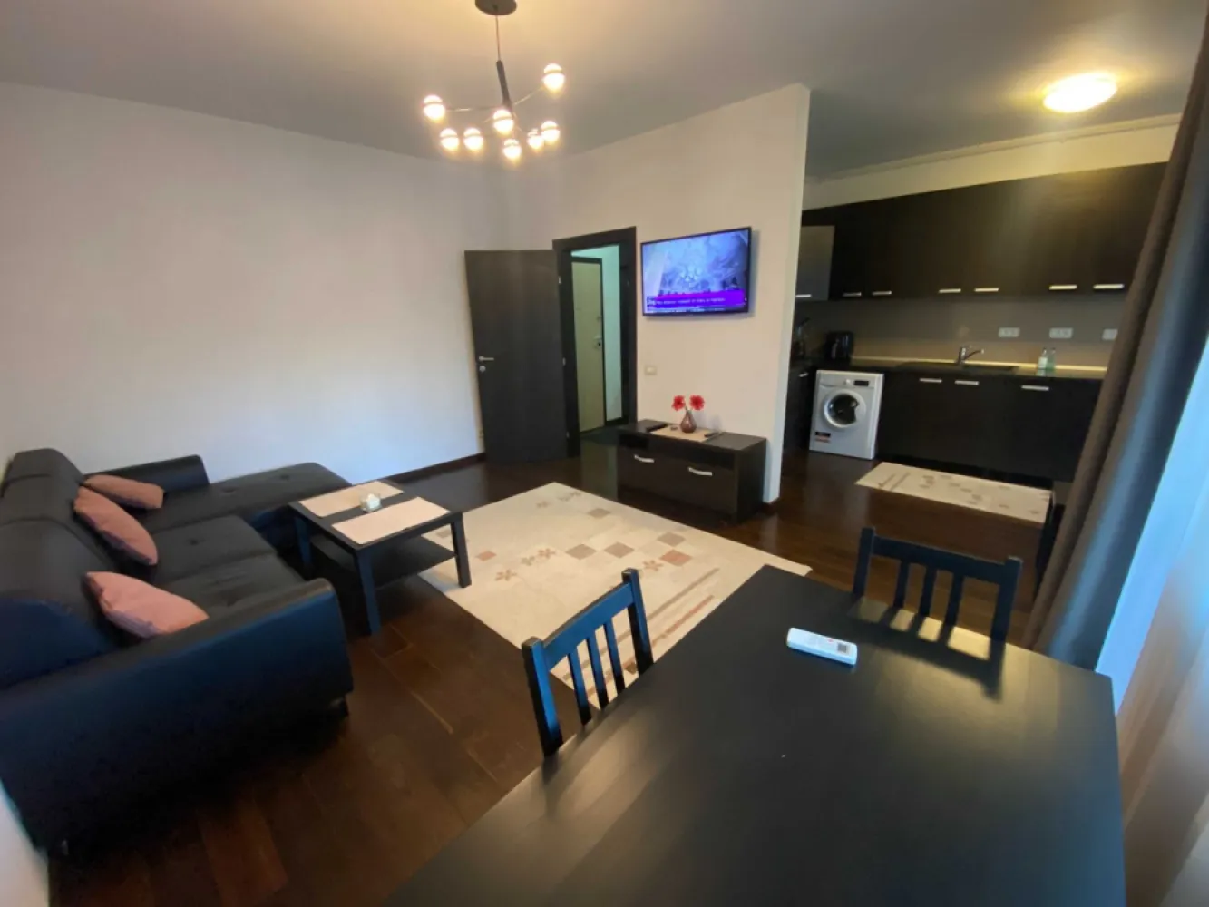 Ag BRASADAS vinde ap 3 cam 2015 et 1 in 19th Residence - Agenția BRASADAS vinde apartament NOU cu 3 camere mobilat lux ETAJ 1/11 în 19th Residence construita in 2015 utilat complet. Aer conditionat in fiecare camera TV led 100cm in fiecare camera -cablu-internet WI-FI Centrala termica Bucatarie utilata: plita,cuptor,hota,frigider,masina spalat vase,cuptor microunde,masina de spalat rufe Geamuri termopan Parchet lemn masiv trafic intens Coltar piele living Masuta pentru cafea Balcon Usa metalica Dressing foarte mare Mocheta hol si dormitoare Doua bai La 100m de metrou Grozavesti,Carrefour Orhideea, Coafor la parter, Restaurant la 50m Acces rapid catre centru si mijloace de transport,tramvai,RATB, Piata Crangasi la 300m Pod Basarab la 50m Parc Politehnica la 300m Interfon, Bloc monitorizat video non stop Contoare gaz, apa Costuri intretinere mici Zona linistita Pentru mai multe oferte accesați www.brasadas.com.