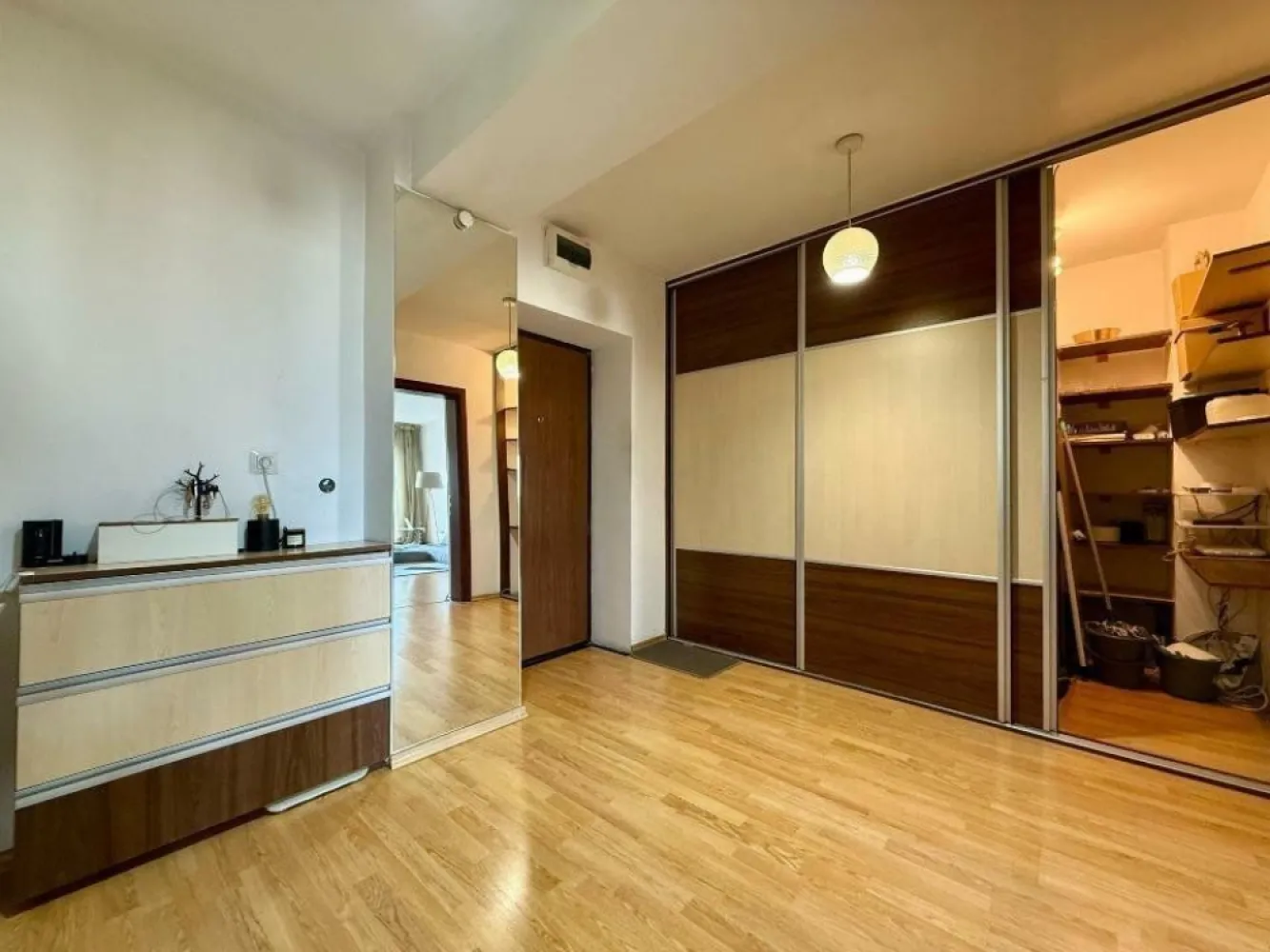 Apartament 2 Camere Unirii 60 mp - Apartament 2 camere spatios, bine intretinut, zona verde, ultracentral pe bulevardul Unirii.