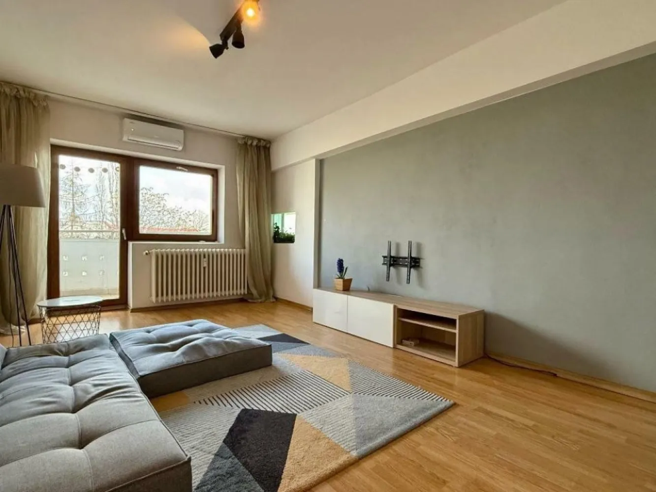 Apartament 2 Camere Unirii 60 mp - Apartament 2 camere spatios, bine intretinut, zona verde, ultracentral pe bulevardul Unirii.