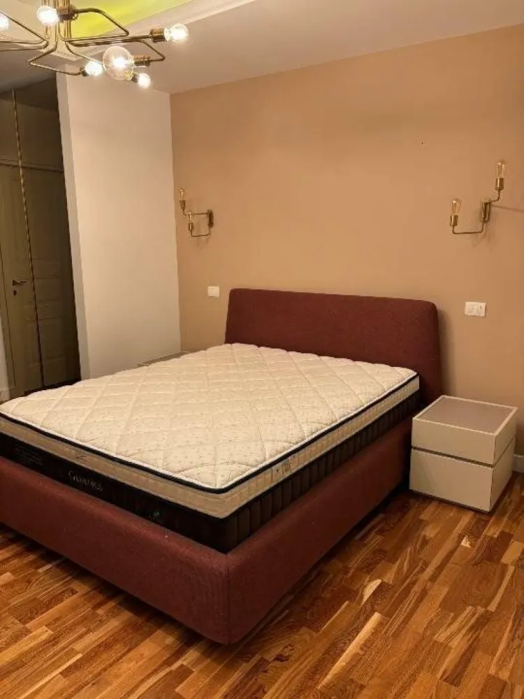 Apt 2 cam Victoriei, design interbelic şi finisaje de lux.