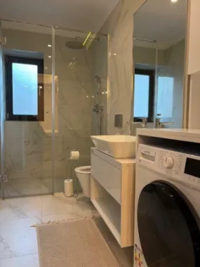 Apt 2 cam Victoriei, design interbelic şi finisaje de lux.