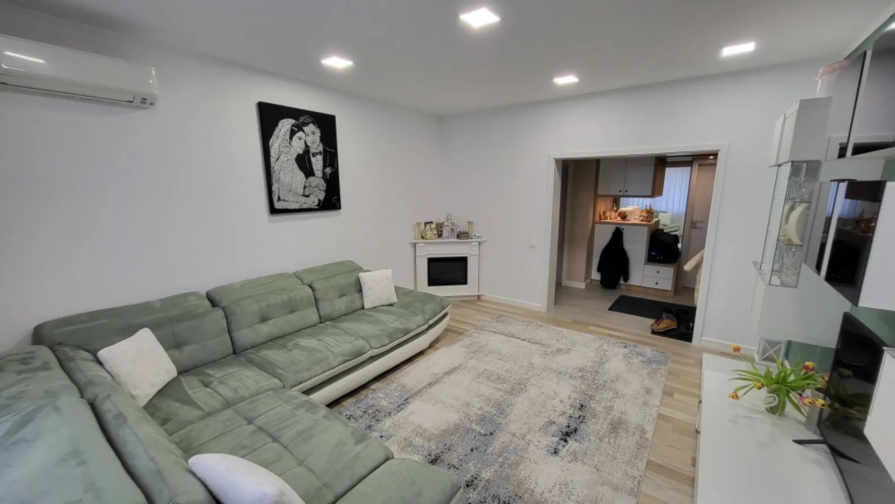 Ag BRASADAS vinde ap 4 cam 105mp et 2/3 TITULESCU. - Agenția BRASADAS vinde apartament cu patru camere 105mp la etajul 2/3 în zona TITULESCU..