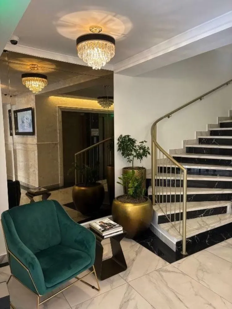 Apt 2 cam Victoriei, design interbelic şi finisaje de lux.
