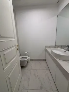 Apt 2 cam Victoriei, design interbelic şi finisaje de lux.