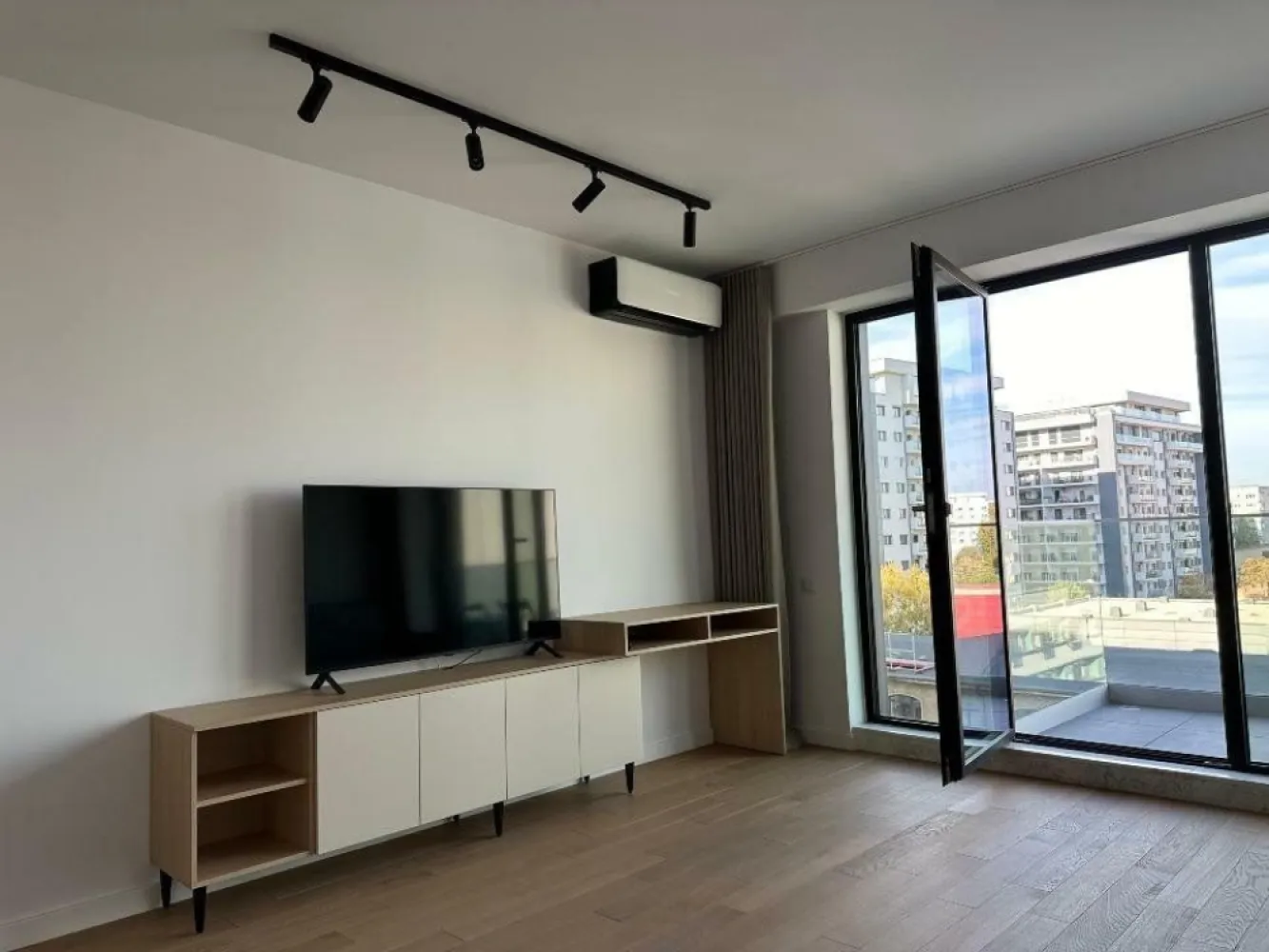 Ag BRASADAS închiriază ap 2 cam 2023 ONE Timpuri Noi. - Aparament 2 camere de inchiriat in proiectul ONE Timpuri Noi. Apartamentul se afla la prima inchiriere. Locul de PARCARE este inclus. Pentru mai multe oferte accesați www.brasadas.com.