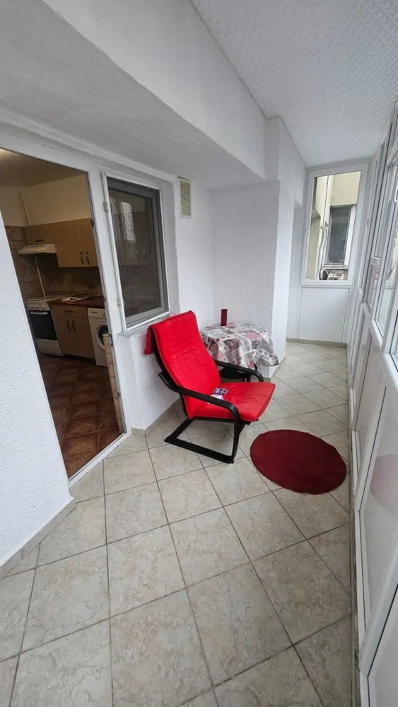 Ag BRASADAS închiriază ap 3 cam Et 5 Victoriei, Titulescu. - Agenția BRASADAS închiriază apartament 2 camere si balcon, spatios, etaj 5.