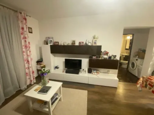 Ag BRASADAS închiriază apt. 2 cam Et 3/4 in Piata Victoriei.
