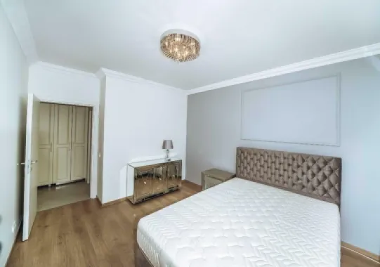 Ag BRASADAS vinde ap 2 cam PARTER 70mp LUX Piata Unirii.