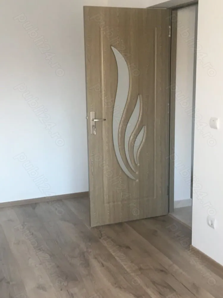 BRASADAS vinde ap 3 cam RENOVAT etaj 1/4 zona 14 Mai. - Agenția imobiliara BRASADAS vinde apartament cu 3 camere la etajul 1/4 recent renovat tot intreriorul este nou ! Geam termopan , parchet,centrală . merita văzut! Carter foarte liniștit magazine ,stație autobuz la 5 minute ! www.brasadas.com.