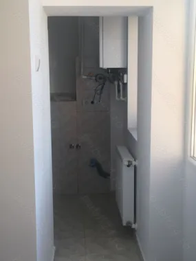 BRASADAS vinde ap 3 cam RENOVAT etaj 1/4 zona 14 Mai.