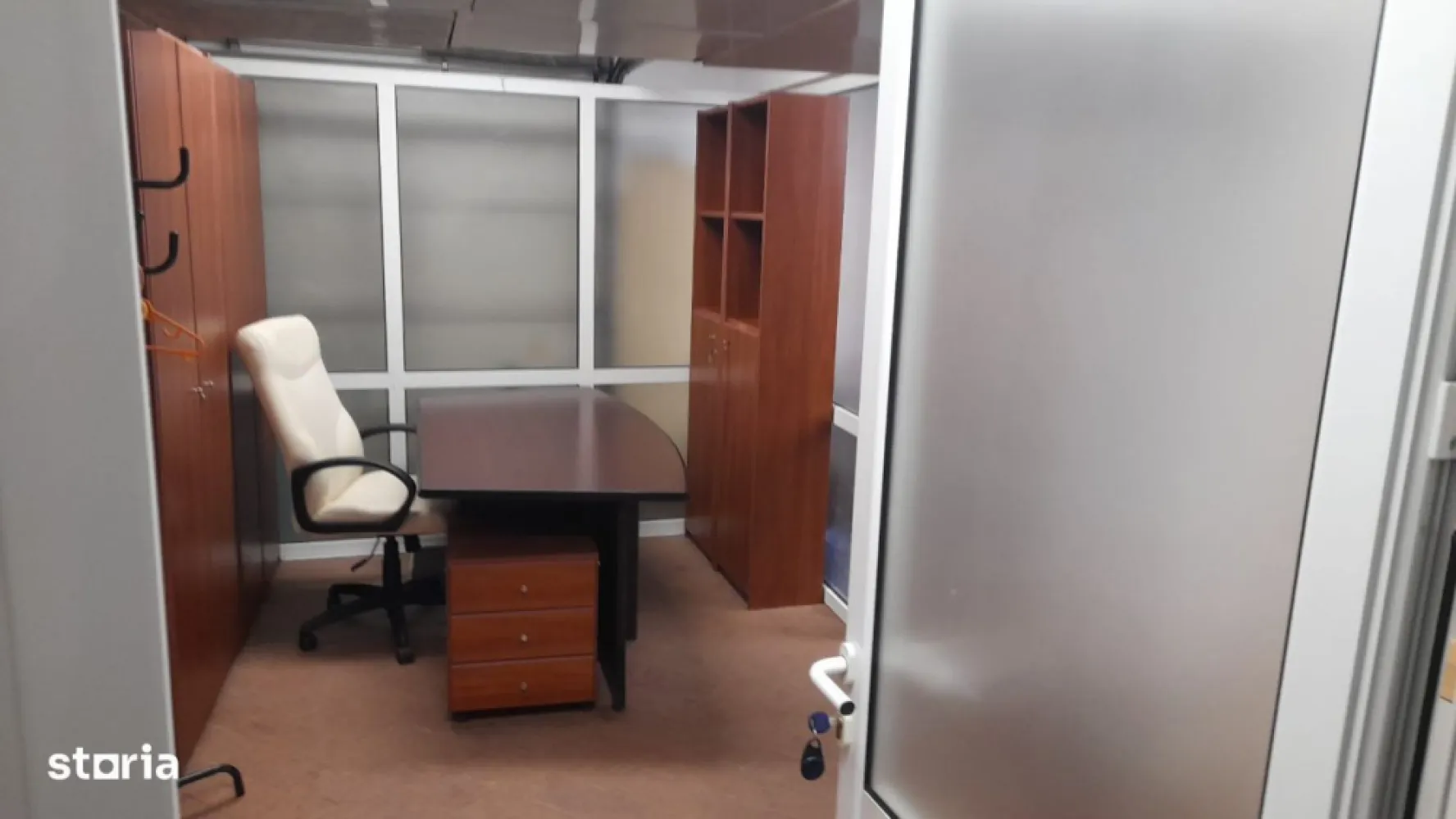 De inchiriat spatiu comercial pretabil pentru imagistica dentara - De inchiriat spatiu comercial pretabil pentru imagistica dentara / servicii medicale Va oferim spre inchiriere un spatiu comercial situat la subsol, ideal pentru deschiderea unui punct de imagistica dentara. In cladire functioneaza deja doua cabinete stomatologice, ceea ce il face o alegere excelenta pentru un centru de radiologie dentara. De asemenea, spatiul este potrivit si pentru alte activitati medicale conexe, precum: laborator de analize, cabinet de ortodontie, centru de fizioterapie sau dermatologie estetica. Detalii locatie: